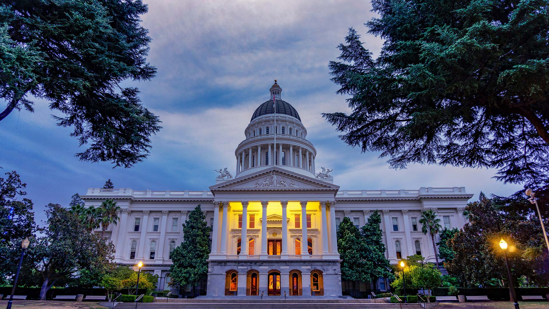 california-state-capitol-in-the-viewfinder