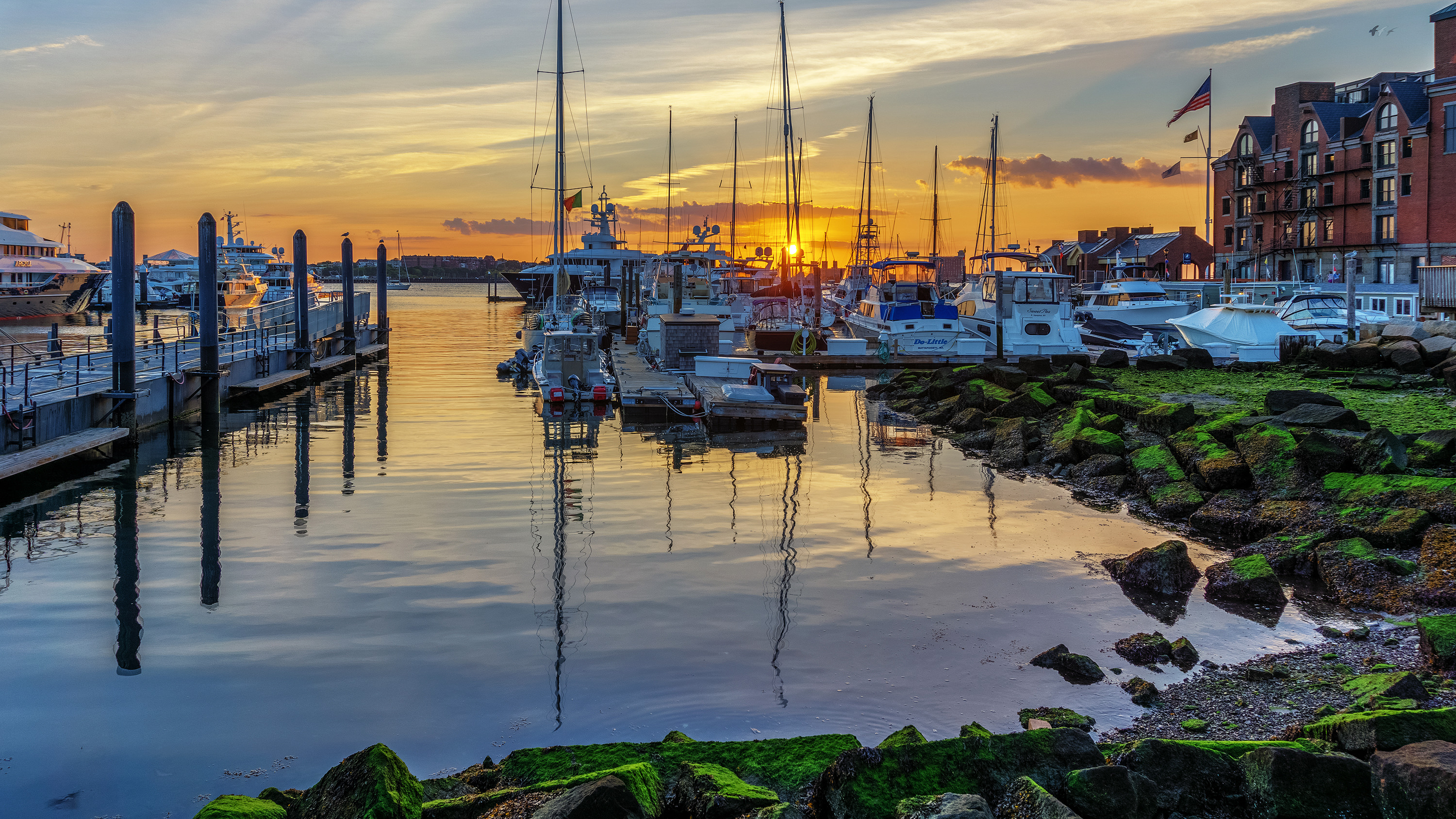 sunrise at boston waterboat marina