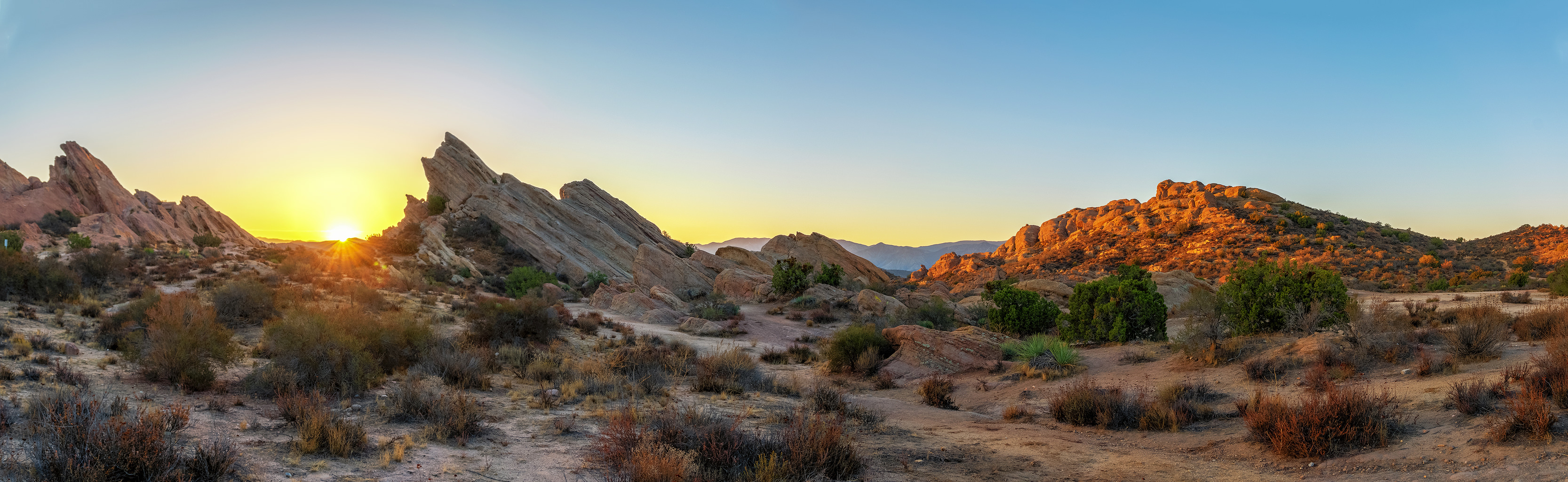 Thanksgiving sunrise at vasquez rocks