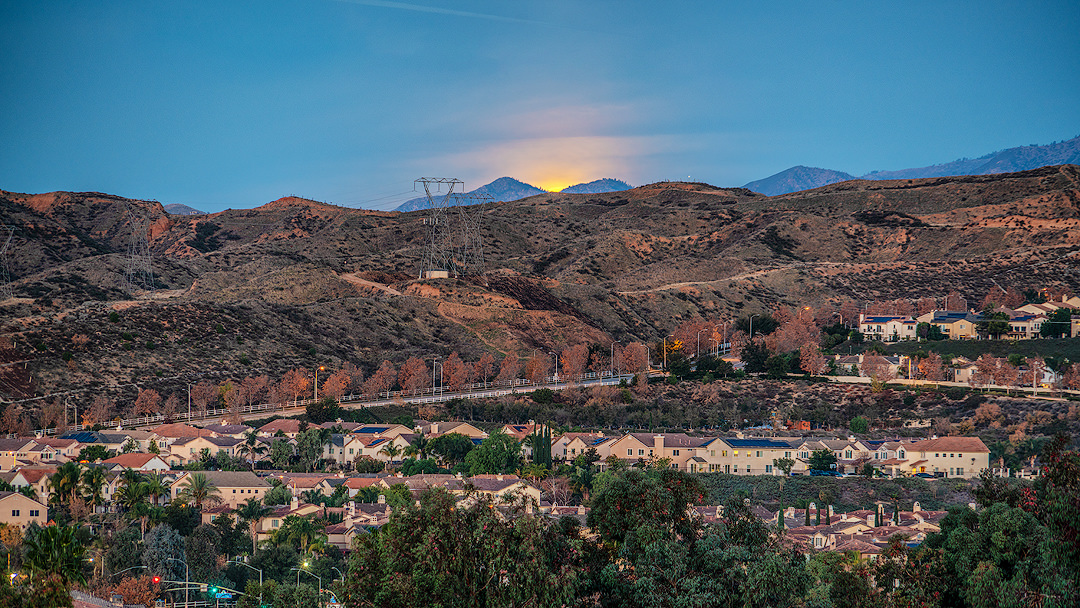 moonset-at-sunrise