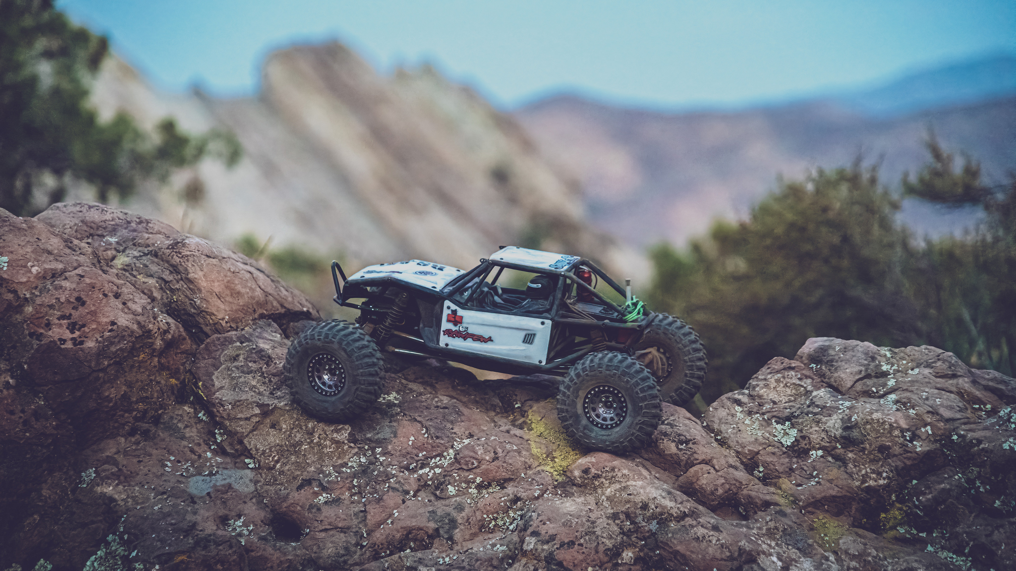 Axial On The Rocks
