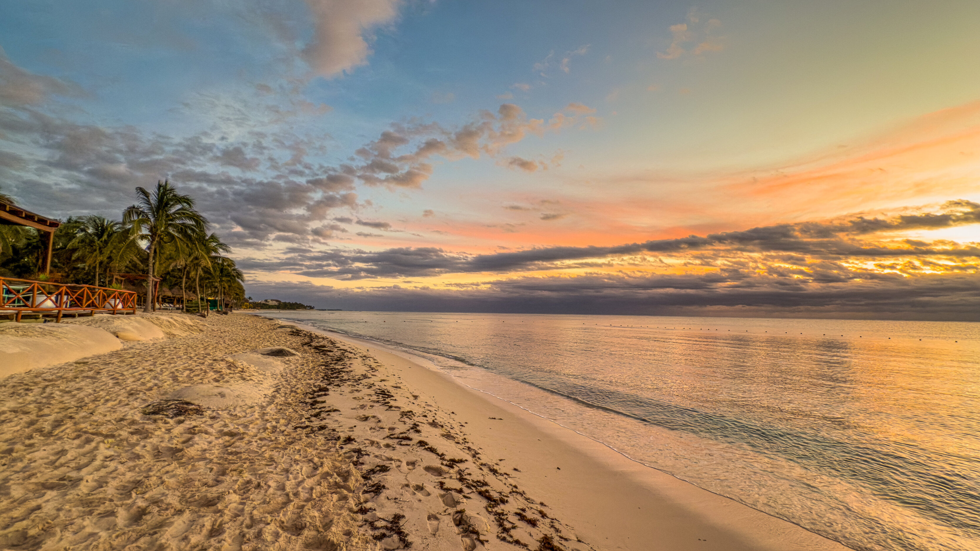 Sunrise in Playa Del Carmen 241222