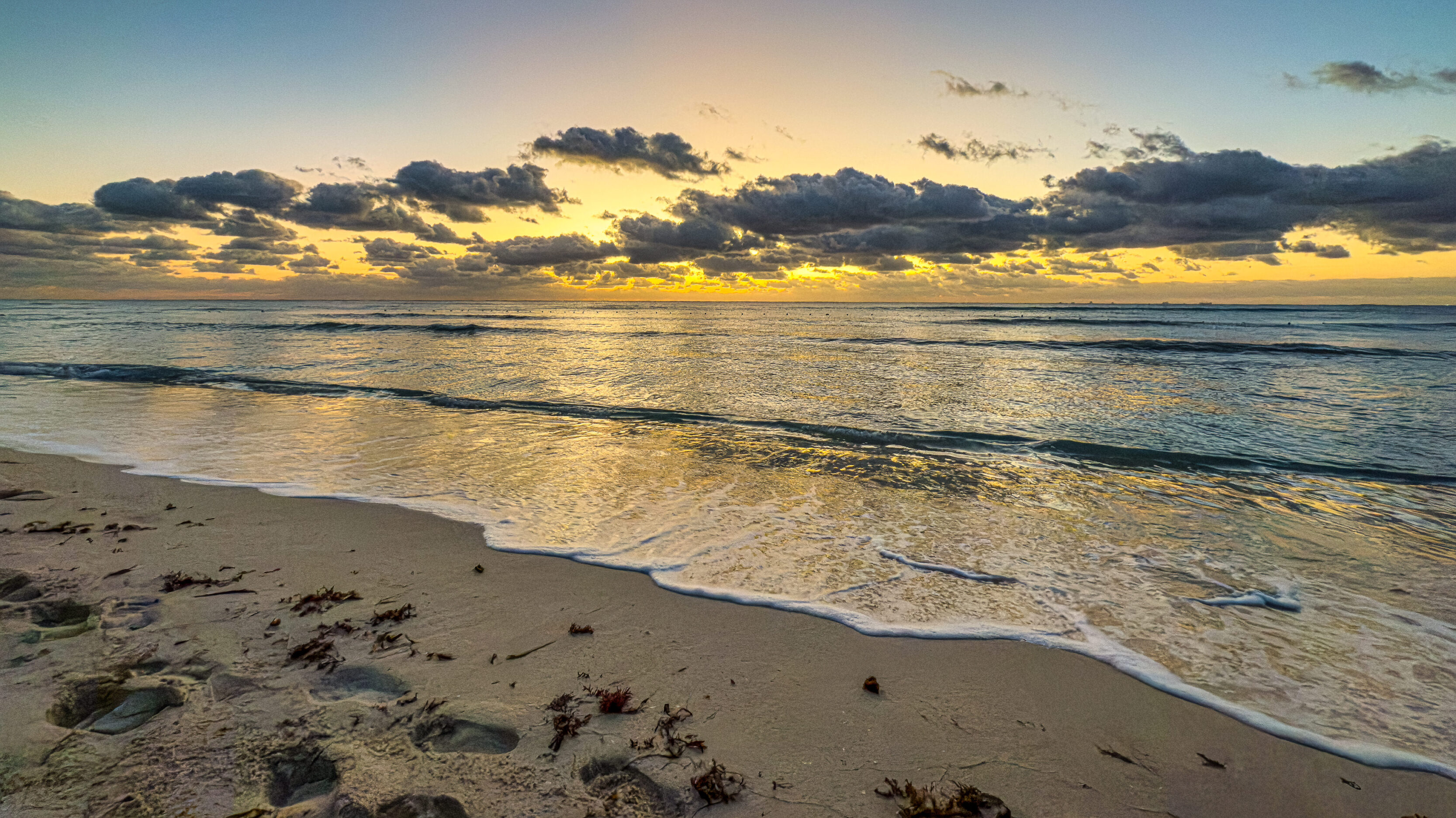 Sunrise in Playa Del Carmen 241223