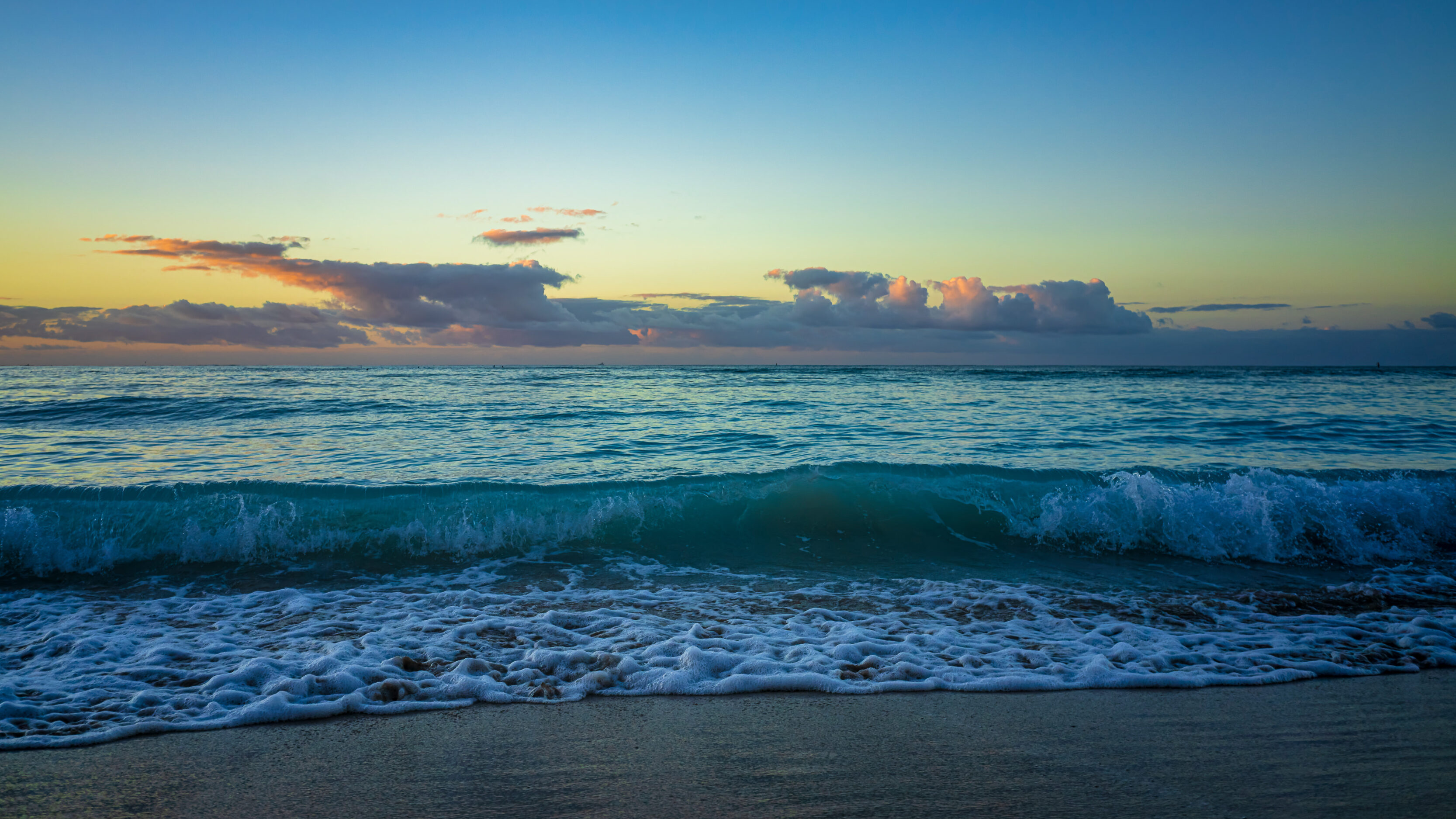 Waikiki Sunrise 251126