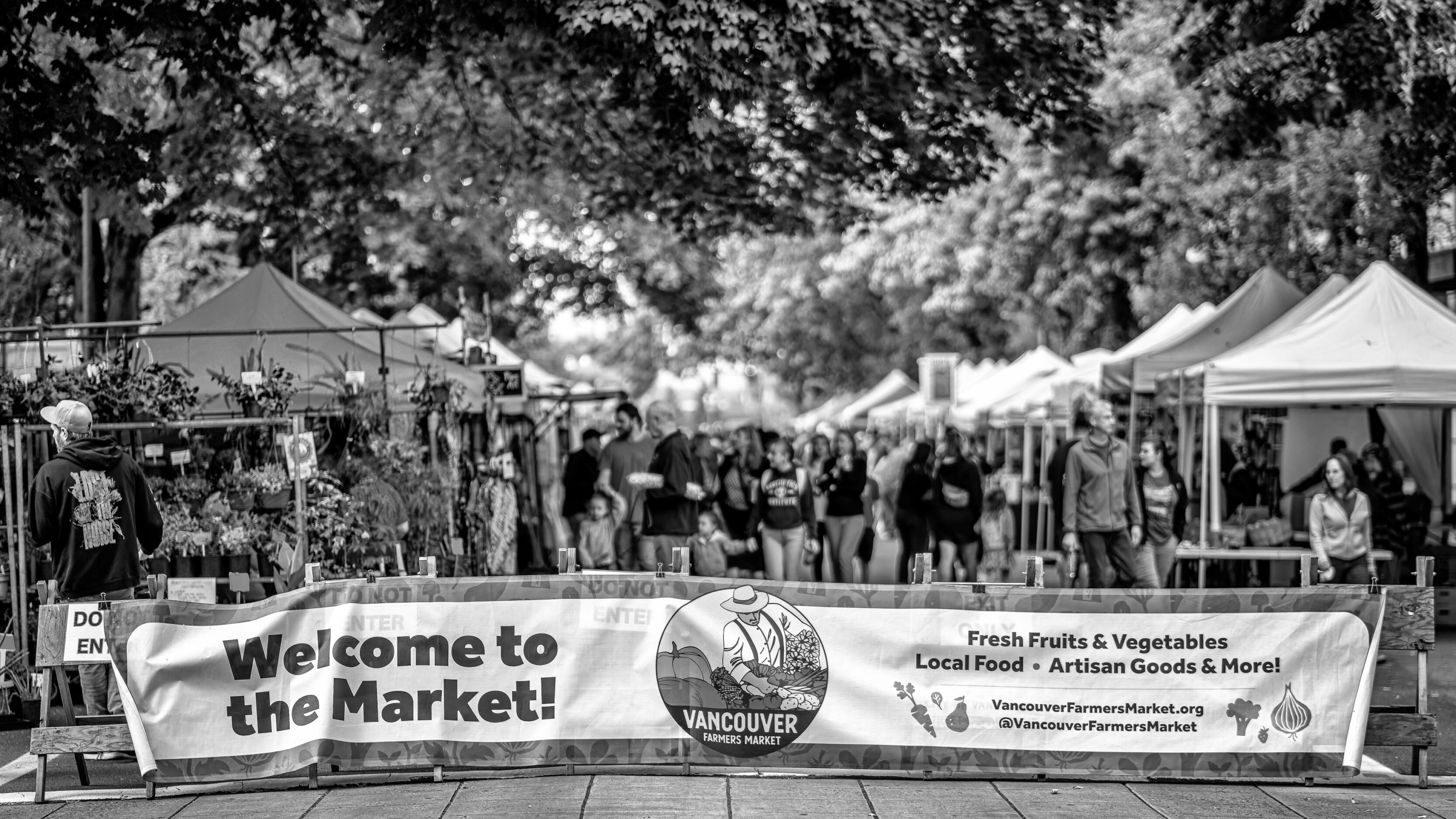 2026_09_19_Vancouver_85mm_0122-Edit-Edit_3840 ‣ In The Viewfinder Vancouver Farmers Market In Black & White