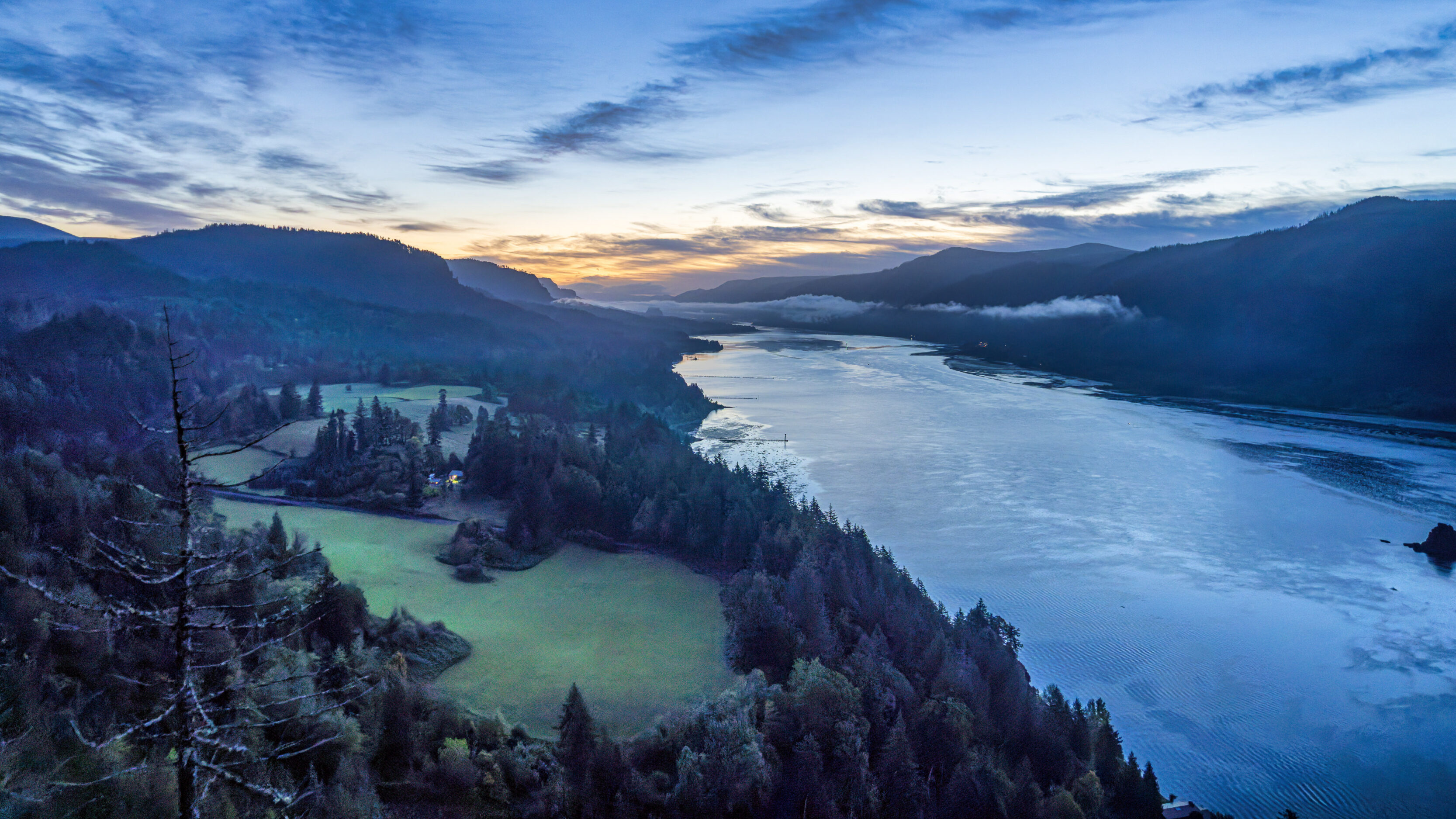 2026_09_26_Columbia_River_Gorge_0007-Edit_3840 ‣ In The Viewfinder our first sunrise at the cape horn viewpoint