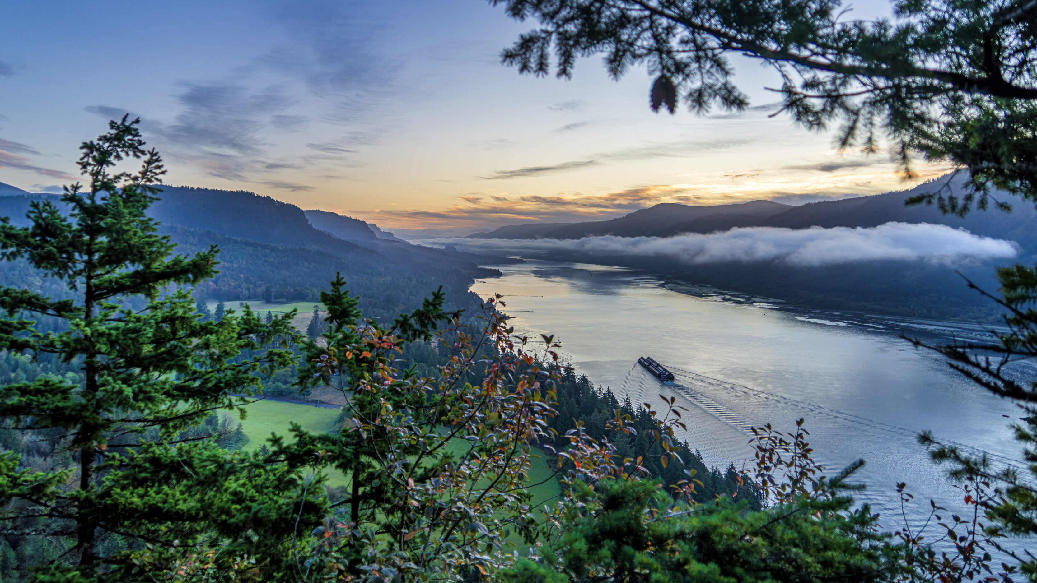 2026_09_26_Columbia_River_Gorge_0039-Edit_3840 ‣ In The Viewfinder our first sunrise at the cape horn viewpoint